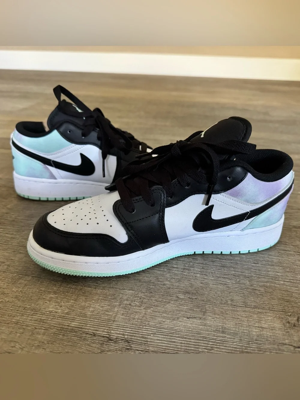 Nike Air Jordan 1 Low SE GS White Mint Foam Black Size 5.5Y / Women’s 7 NEW